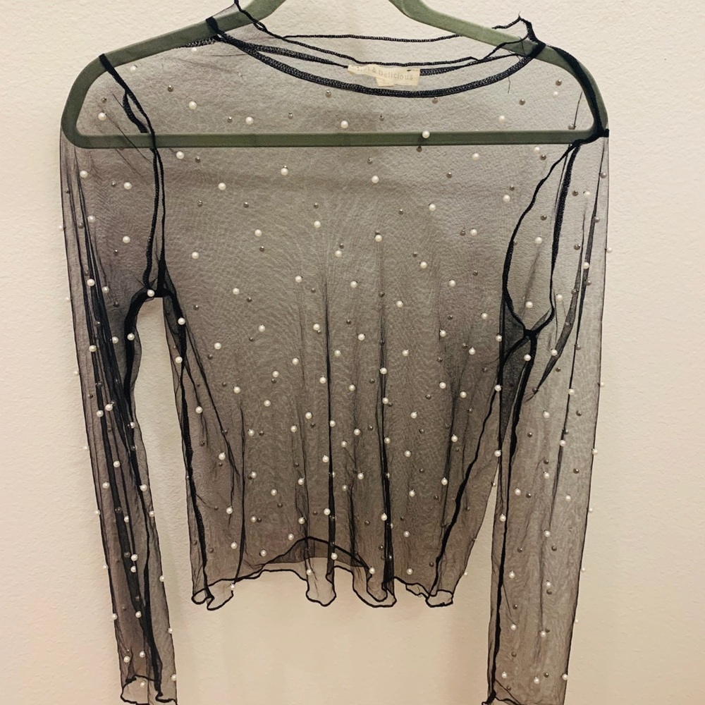 Mesh top with pearls